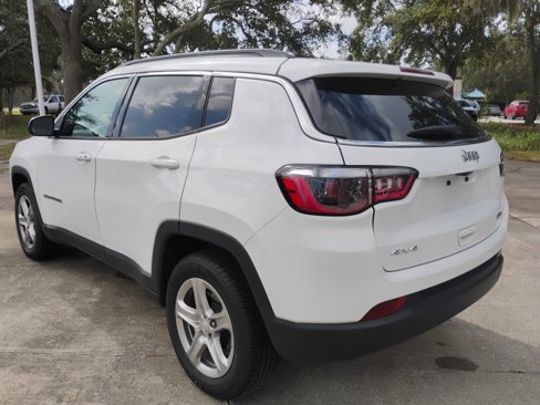 Used 2024 Jeep Compass Latitude image 7