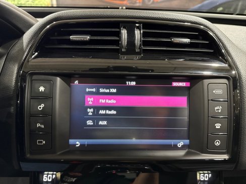 Used 2018 Jaguar XE Premium image 73