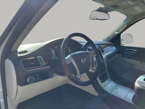 Used 2013 Cadillac Escalade Platinum image 27
