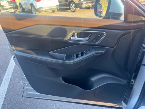Used 2021 Nissan Rogue SL w/ Premium Package image 20