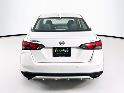 Used 2022 Nissan Versa SV image 7
