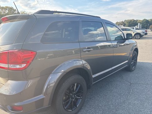 Used 2019 Dodge Journey SE image 14
