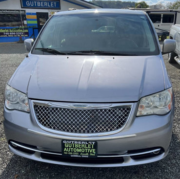 Used 2014 Chrysler Town & Country Touring w/ Mopar Premium Addition Group image 2
