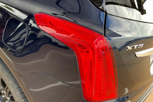 Used 2017 Cadillac XT5 Luxury w/ Driver Awareness Package image 28