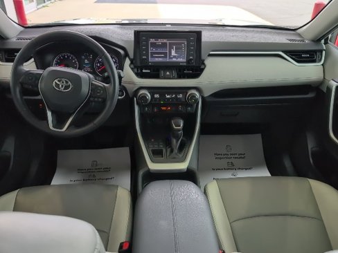 Used 2020 Toyota RAV4 XLE Premium image 14