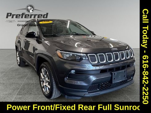 Used 2022 Jeep Compass Latitude w/ Sun and Sound Group image 3