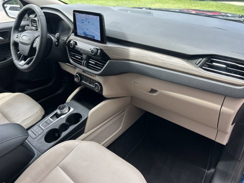 Used 2020 Ford Escape Titanium image 13