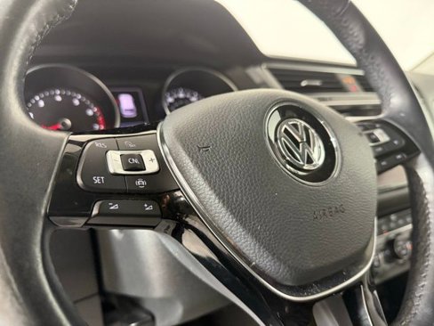 Used 2019 Volkswagen Tiguan SE w/ Panoramic Sunroof Package image 18