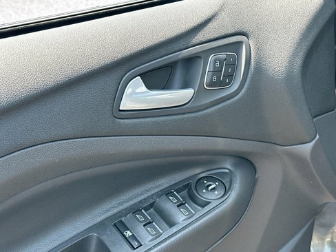 Used 2015 Ford Escape Titanium w/ Canadian Touring Package image 8