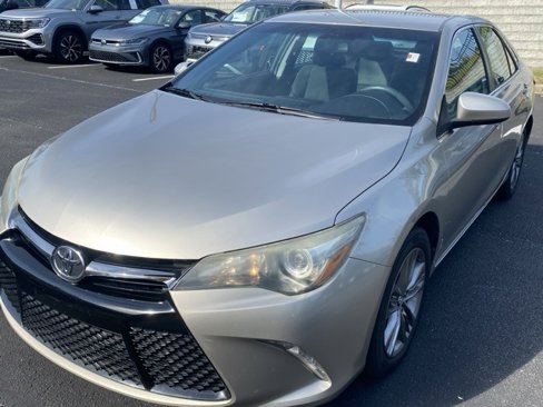 Used 2016 Toyota Camry SE image 9