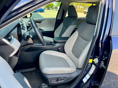 Used 2019 Toyota RAV4 Limited image 8