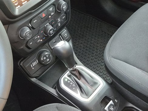 Used 2023 Jeep Renegade Trailhawk image 22
