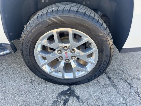 Used 2020 GMC Yukon SLE w/ SLE Value Package image 19