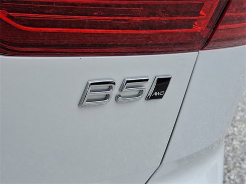 Used 2023 Volvo XC60 B5 Plus image 29