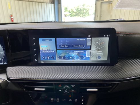 Used 2025 Nissan Kicks SR image 37