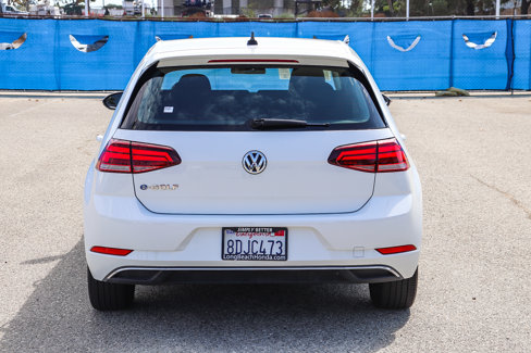Used 2017 Volkswagen e-Golf SE image 8