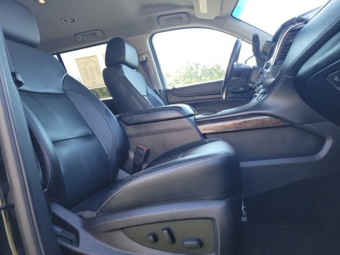 Used 2016 Chevrolet Suburban LT image 18