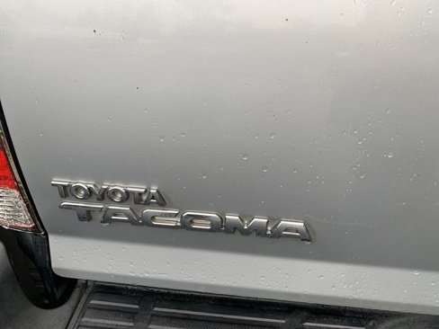 Used 2012 Toyota Tacoma TRD Off-Road image 9