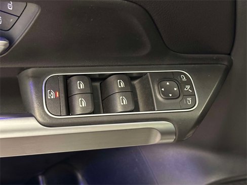 Used 2022 Mercedes-Benz GLB 250 4MATIC image 17
