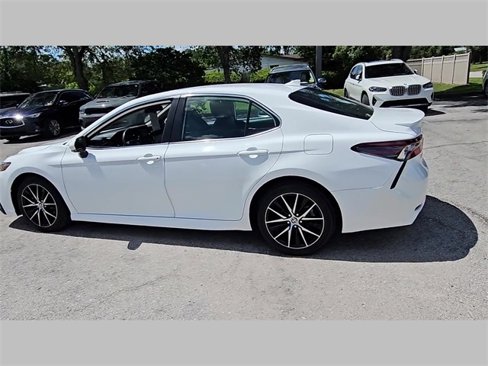 Used 2023 Toyota Camry SE image 16