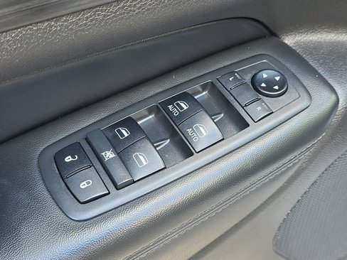 Used 2019 Jeep Grand Cherokee Altitude image 47