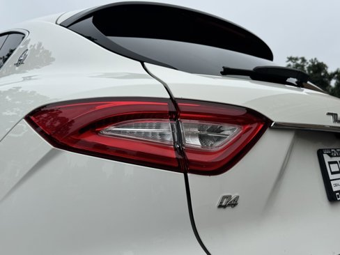 Used 2019 Maserati Levante image 14