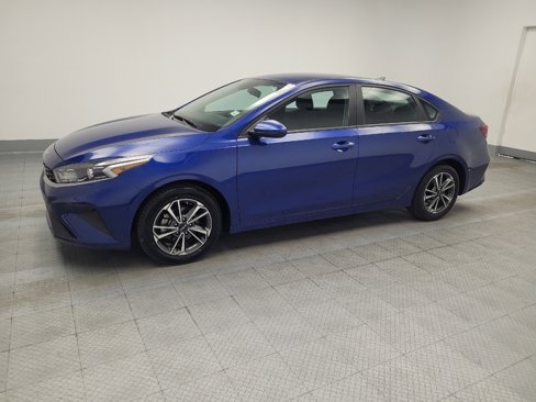 Used 2023 Kia Forte LXS image 2