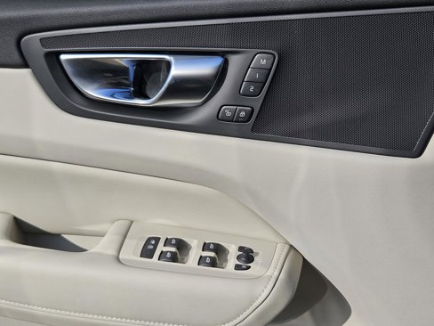 New 2025 Volvo XC60 B5 Plus w/ Protection Package Premier image 23