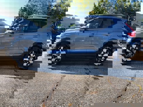 Used 2019 Volvo XC40 T5 Momentum image 7
