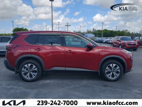 Used 2021 Nissan Rogue SV image 4