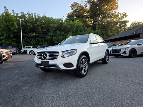Used 2019 Mercedes-Benz GLC 300 4MATIC w/ Premium Package image 4