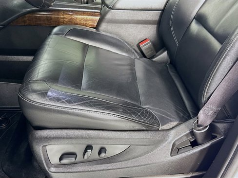 Used 2017 Chevrolet Suburban LT image 20