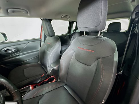 Used 2018 Jeep Renegade Trailhawk w/ Cold Weather Group II image 19