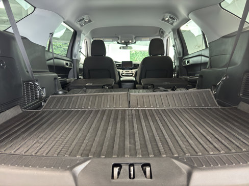 Used 2024 Ford Explorer XLT image 38