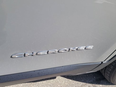 Used 2022 Jeep Cherokee Latitude Lux image 6