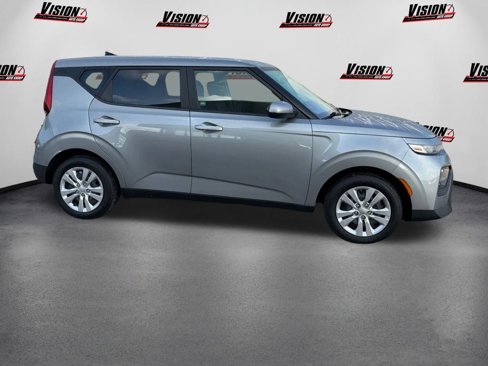 Used 2022 Kia Soul LX image 4