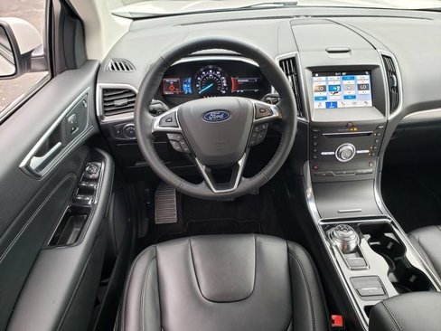 Used 2019 Ford Edge Titanium image 16