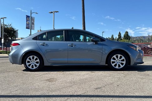 Used 2020 Toyota Corolla LE image 3