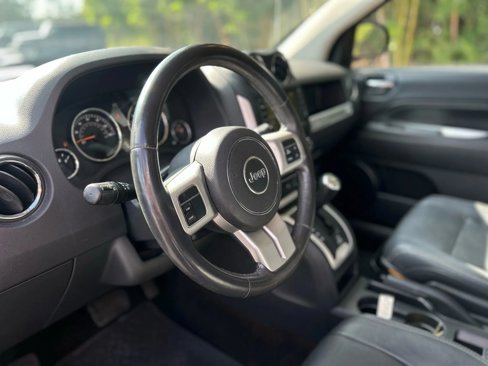 Used 2015 Jeep Compass High Altitude image 12
