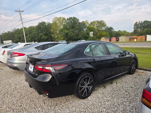 Used 2023 Toyota Camry SE image 4