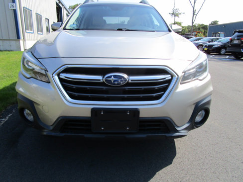 Used 2019 Subaru Outback 2.5i Limited image 3