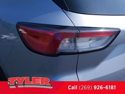 Used 2022 Ford Escape SE w/ Cold Weather Package image 11