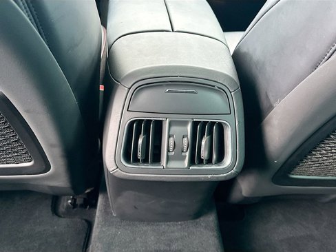 Used 2019 Maserati Levante image 31
