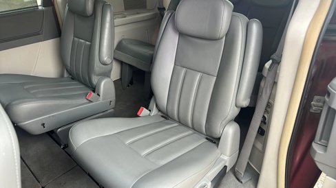 Used 2010 Dodge Grand Caravan SXT image 4