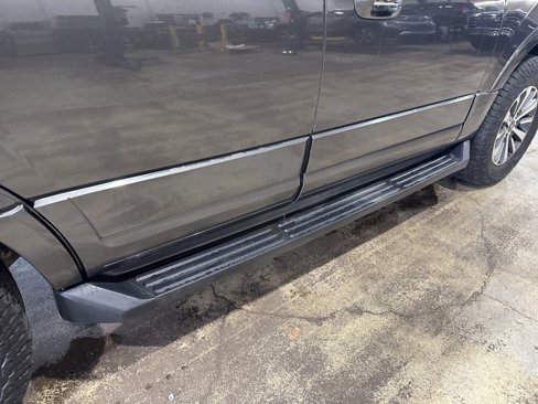 Used 2016 Ford Expedition XLT image 9