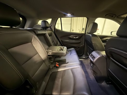 Used 2024 GMC Terrain SLT image 30