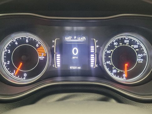 Used 2019 Jeep Cherokee Latitude w/ Popular Appearance Group image 23