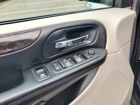 Used 2016 Dodge Grand Caravan SE w/ Quick Order Package 29E SE image 8