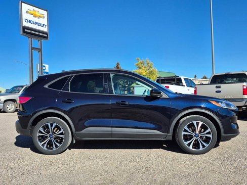 Used 2021 Ford Escape SE w/ SE Sport Appearance Package image 3