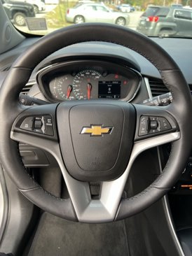 Used 2022 Chevrolet Trax LT w/ Redline Edition image 23